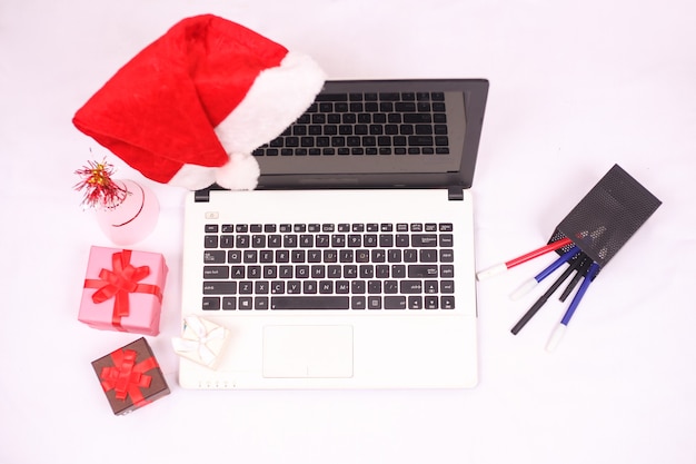 Pour la célébration de Noël et du nouvel an isolé sur fond blanc