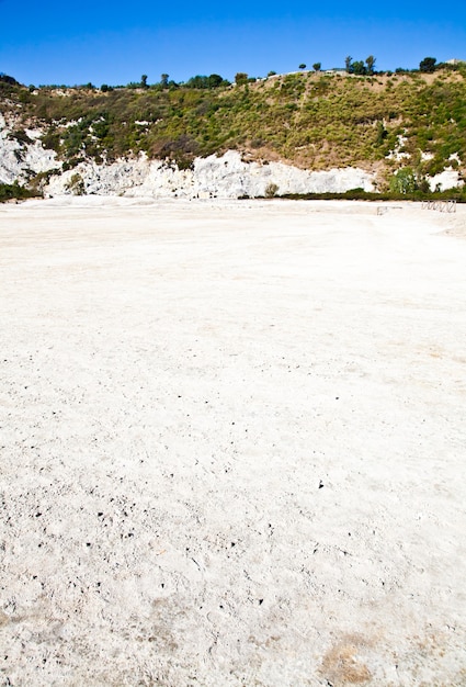 Pouzzoles, Italie. Zone de Solfatara, cratère volcanique toujours en activité.