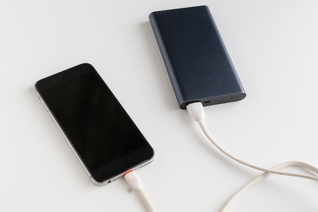 Powerbank charge le smartphone moderne ou le nouveau gadget