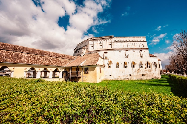 Prejmer Roumanie Vue de l'église fortifiée murs épais puissants en Transylvanie Église saxonne fortifiée médiévale dans le comté de Brasov monument