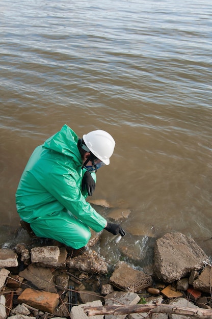 Prélèvement d'échantillons d'eau