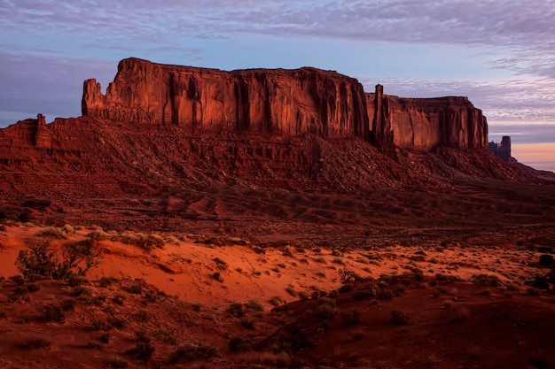 Les premiers rayons du soleil frappent Elephant Rock