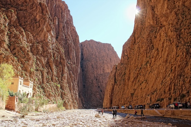 Premiers rayons de soleil dans les gorges du Todra Maroc