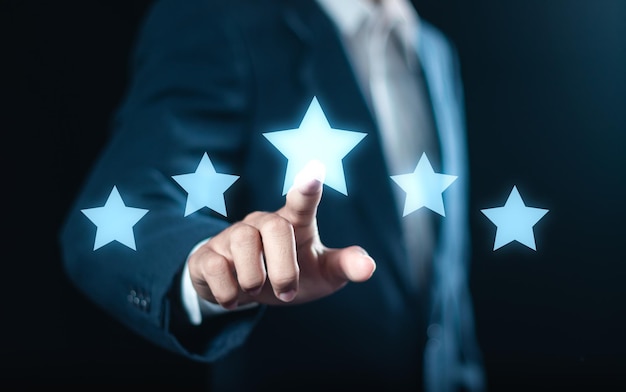 Prendre les commentaires des utilisateurs du sondage en ligne Classer la satisfaction de l'expérience pour 5 étoiles Meilleur examen et évaluation pour examiner le service Concept de satisfaction de la clientèle