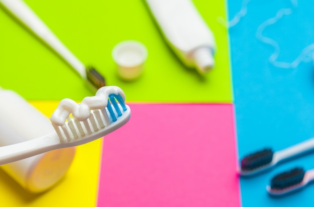 Prendre soin des dents, concept dentaire sur la couleur