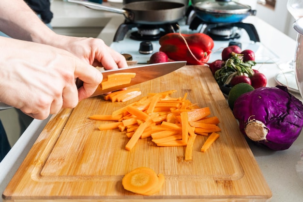 Préparation des aliments pour un repas sain. Une vie saine, un corps sain et pas de maladies.