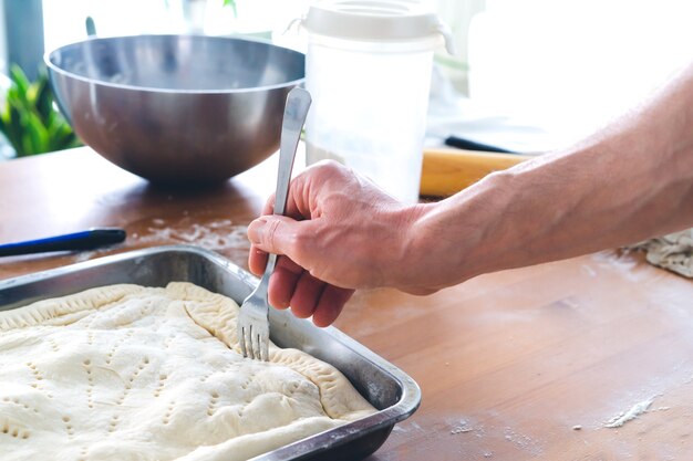 Préparation De Galette Pour La Cuisson. Concept De Cuisine. La Main De L'homme.