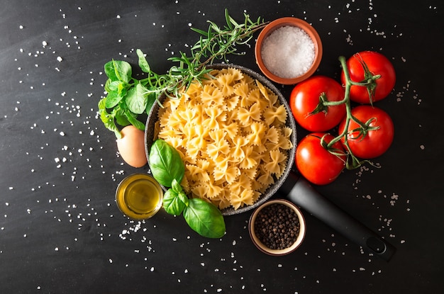 Préparation d'un plat de pâtes italiennes