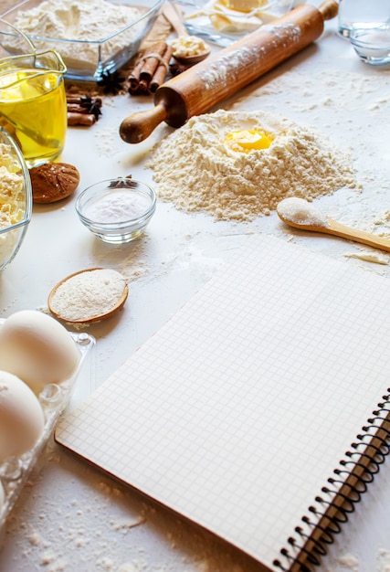 Préparation pour la cuisson. Notion culinaire. vue de dessus. nourriture de mise au point sélective