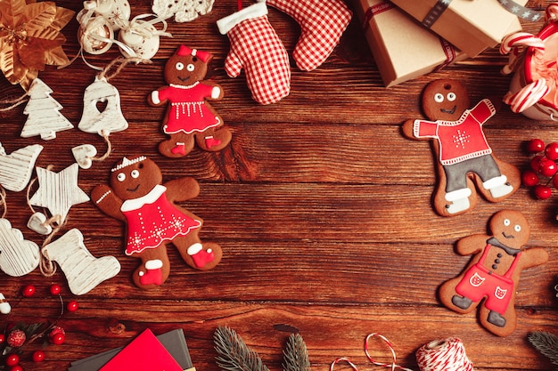 Préparation pour Noël sur la table en bois, espace de copie