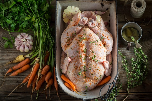 Préparation pour poulet grillé maison à l'ail et aux carottes