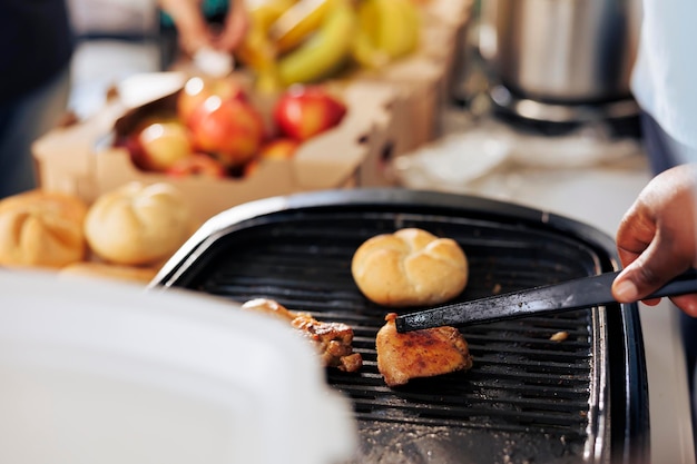 Préparation de repas pour soulager la faim