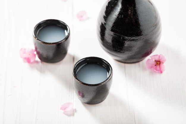 Préparé à boire du saké au restaurant japonais