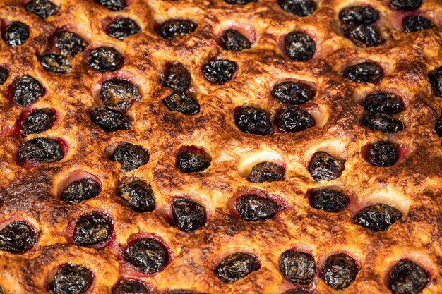 Préparé une délicieuse tarte aux prunes à la maison