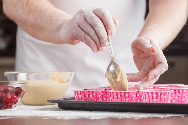 Préparer des biscuits et des muffins à la maison