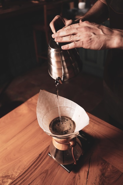 Préparer du café avec un piston à café ou chemex