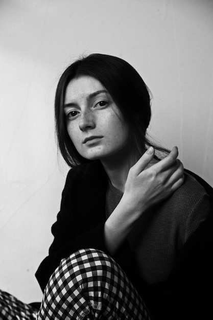 Près d'une jeune femme