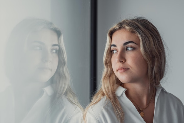 Photo près d'une jeune femme