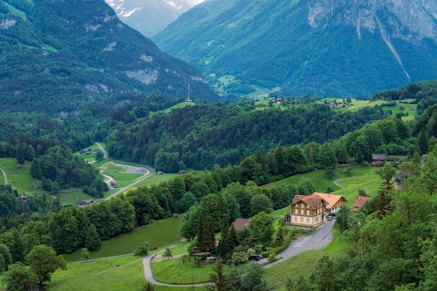 Près de Meiringen Suisse plusieurs vues des chutes du reichenbach