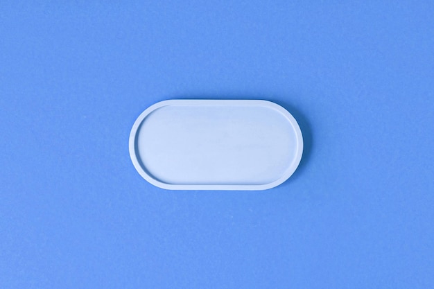 Présentation du produit podium un abstrait formes géométriques minimales fond bleu vitrine ovale
