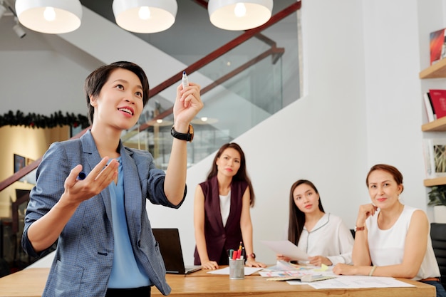 Présentation d'entreprise au bureau