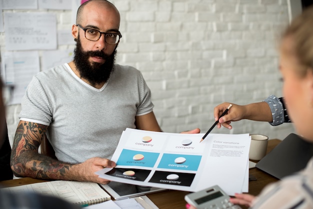 Présentation De L'entreprise En Démarrage Pour Le Groupe De Personnes