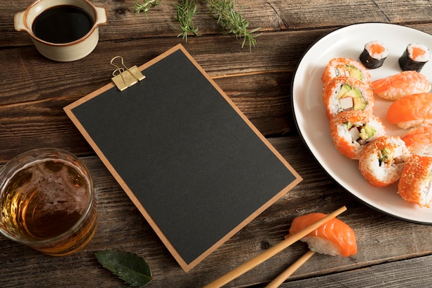 Presse-papiers avec sushi et copier-coller