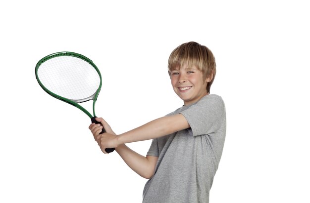 Preteen jouant au tennis tenant une raquette