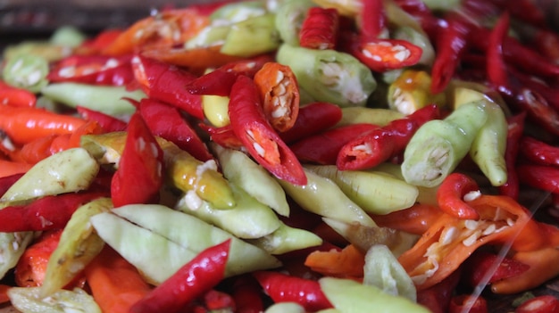 Prime isolée de légumes de piments rouges mûrs
