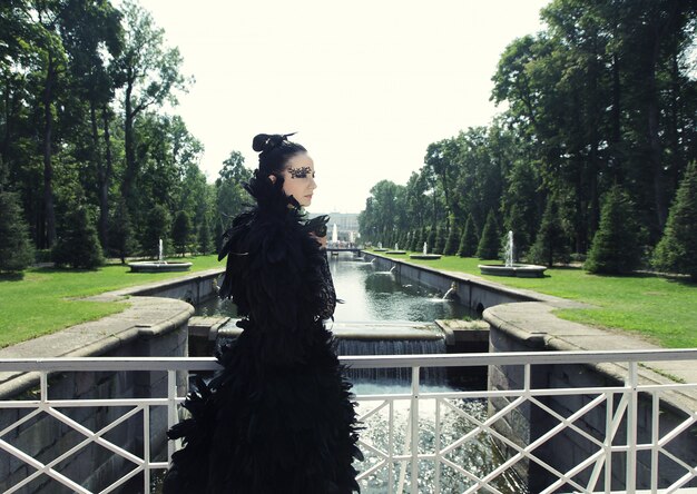 Princesse noire sur le pont.