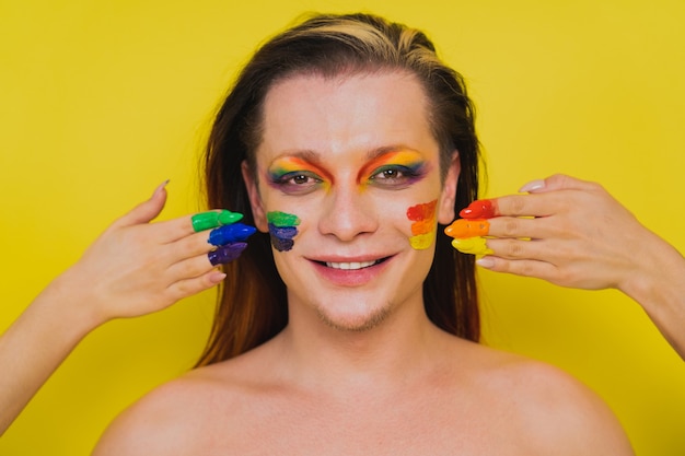 Prise en charge conceptuelle du portrait masculin transsexuel pour les gays lesbiennes transgenres et contre l'homophobie