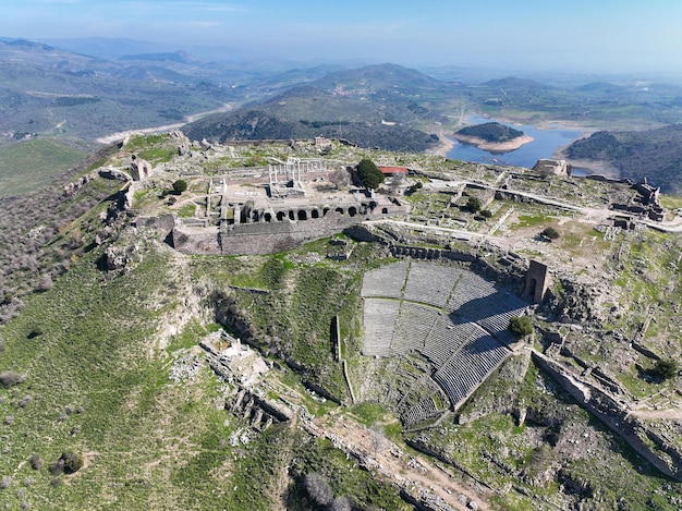 Prise de vue aérienne par drone de l'ancienne ville de l'acropole de Pergame. Izmir - Turquie