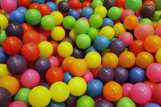 Photo une prise de vue complète d'un billard de balles coloré
