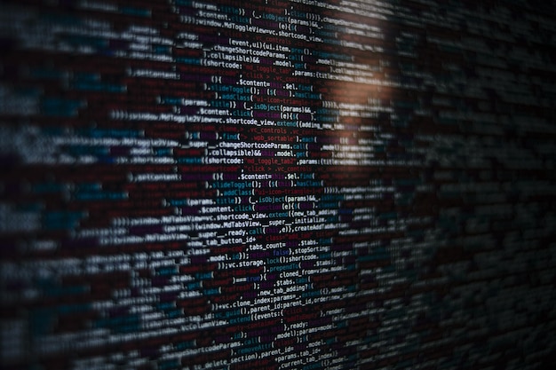 Une prise de vue rapprochée d'un écran avec le code source HTML JavaScript pour les données de développement de pages Web