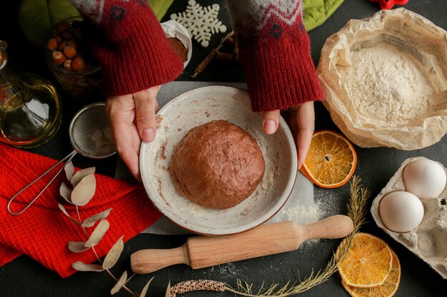 Le processus de fabrication des biscuits de Noël Ingrédients pour la cuisson d'une pâtisserie à base de farine de tarte