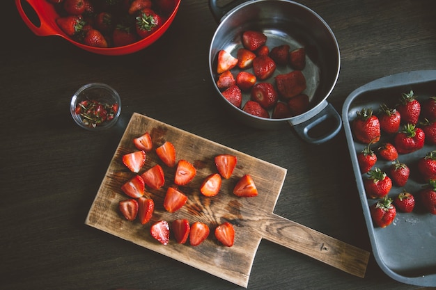 le processus de fabrication de confiture de fraises