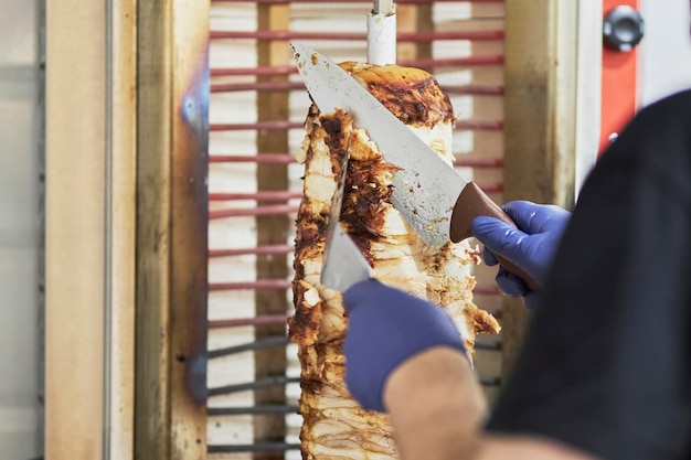 Le processus de fabrication du shawarma. fermer