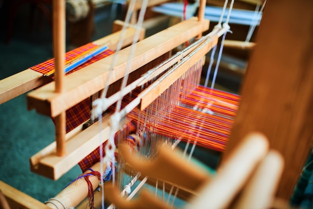 Le processus de fabrication des textiles sur un métier à tisser