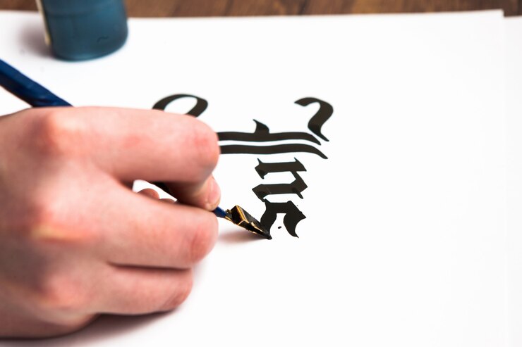 Photo processus de lettrage de calligraphie