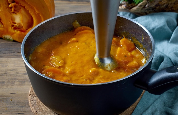 Processus de mélange de légumes cuits