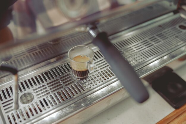 Processus de préparation de l'americano dans une machine à café