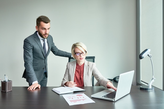 Processus de travail au bureau moderne