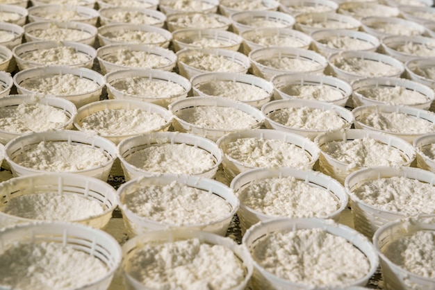 Production italienne de fromage ricotta dans la boutique