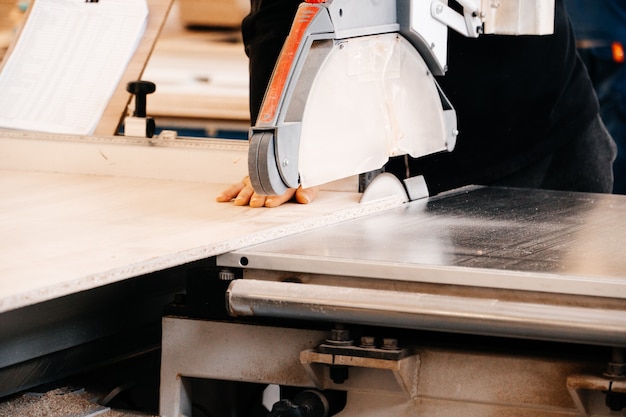 Production de produits d'ameublement dans une usine de meubles