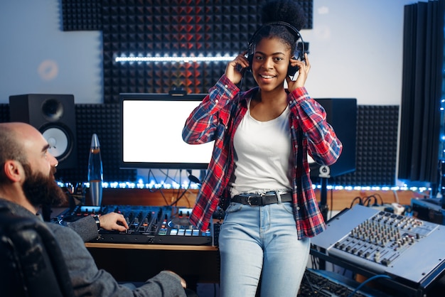 Productrice sonore et interprète féminine en studio