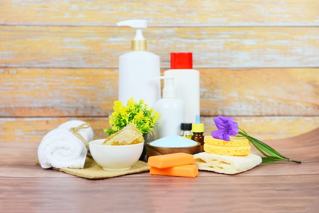 Photo produits de bain naturels aromathérapie au savon aux herbes spa