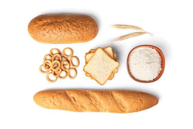 Produits de boulangerie et pâtes isolés.