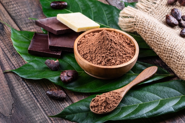 Produits de cacao pour faire du chocolat maison.