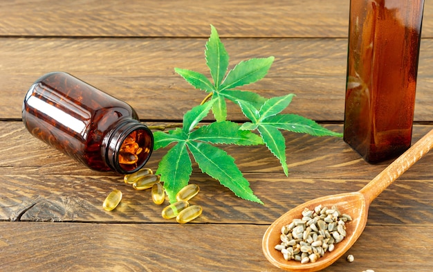 Produits de chanvre à l'huile de cannabis CBD - capsules et graines de chanvre.