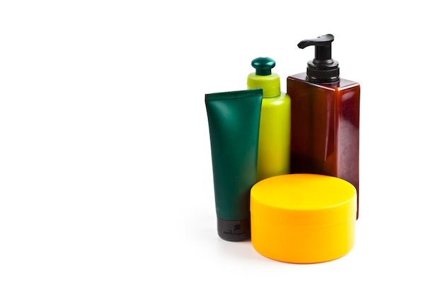 Produits cosmétiques pour le bain isolés on white